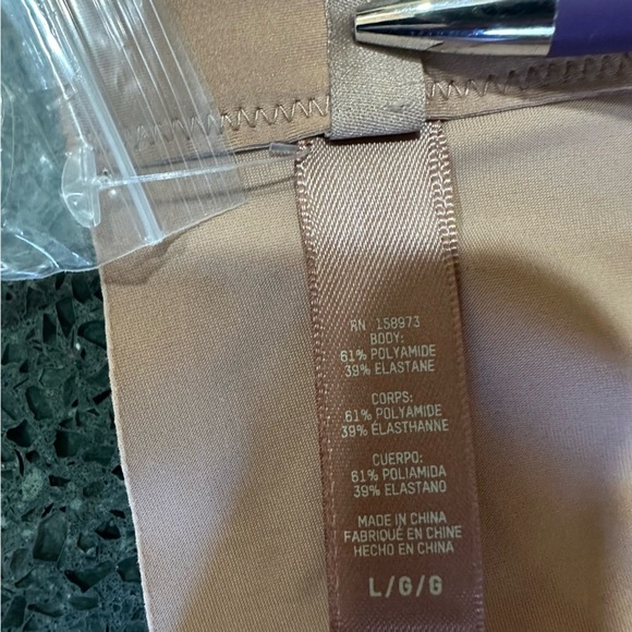 NWOT SKIMS Deep Plunge Shapewear Bra Color Clay Size Large - Picture 6 of 6